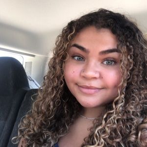 Meet your Posher, Claire